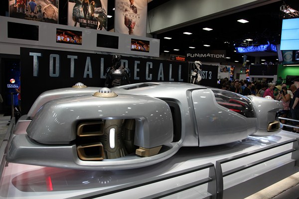 San-Diego-Comic-Con-2012-Movie-Props-Displays-Total-Recall-01