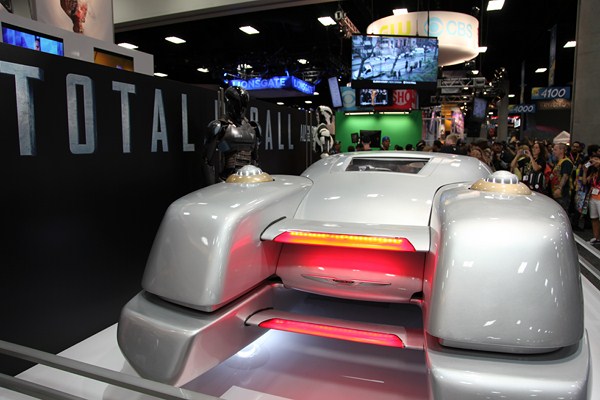 San-Diego-Comic-Con-2012-Movie-Props-Displays-Total-Recall-01