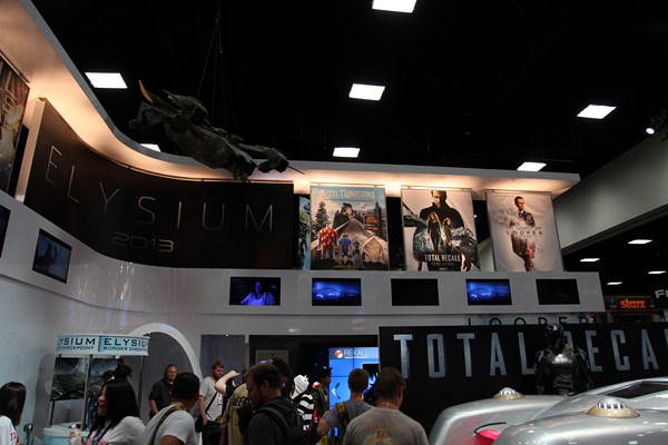 San-Diego-Comic-Con-2012-Movie-Props-Displays-Total-Recall-01