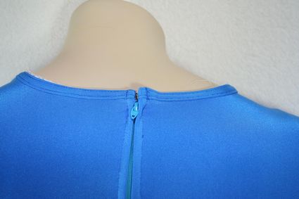 10 Mannequin-Superman-Costume-Close-Up-Back-Collar x425