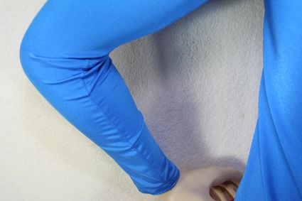 12 Mannequin-Superman-Costume-Close-Up-Arm-Rear x425