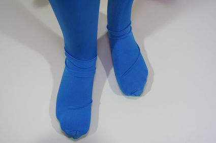 14 Mannequin-Superman-Costume-Close-Up-Feet x425
