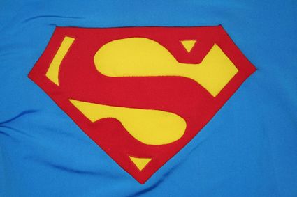 43 Superman-Costume-Chest-Emblem-Front x425