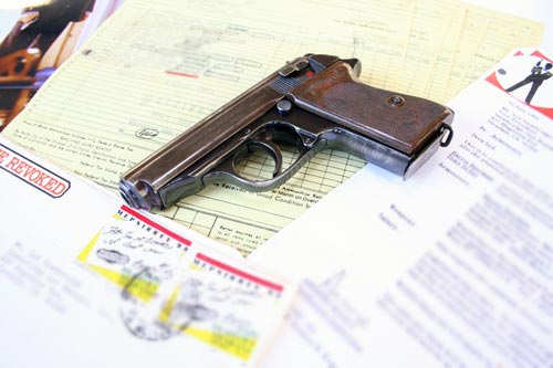 james-bond-original-ppk-pistol-licence-to-kill-timothy-dalton-stembridge-blur-x500