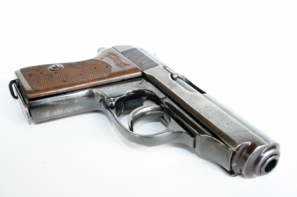 james-bond-ppk-timothy-dalton-licence-to-kill-firearm-007-pistol-02-x425