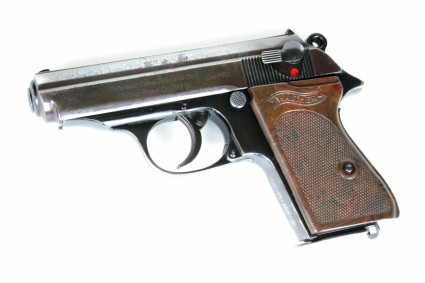 james-bond-ppk-timothy-dalton-licence-to-kill-firearm-007-pistol-03-x425