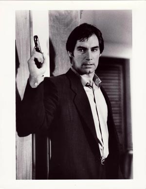 james-bond-timothy-dalton-production-photo-02-x300