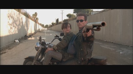 terminator-2-hd-screencapture-shotgun-movie-prop-17-x425