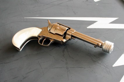 death-proof-car-hood-with-kill-bill-bill-pistol-x425