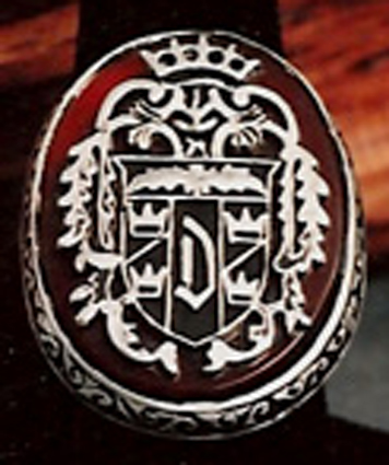 dimensional-designs-replica-crest-of-dracula-ring-archive-photo-close-up