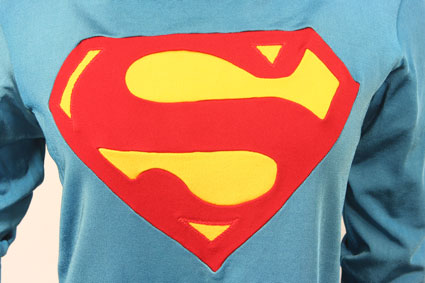 original-authentic-superman-costume-fabric-extreme-close-up-chest-s-emblem-x425