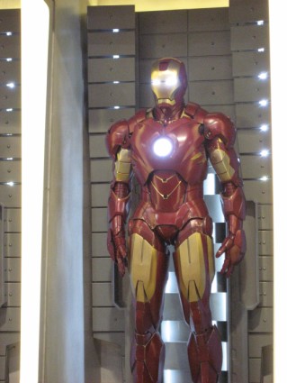 Comic-Con-Marvel-Original-Iron-Man-Costume-01 [x425]
