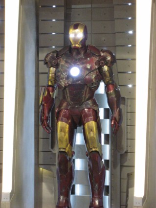 Comic-Con-Marvel-Original-Iron-Man-Costume-02 [x425]