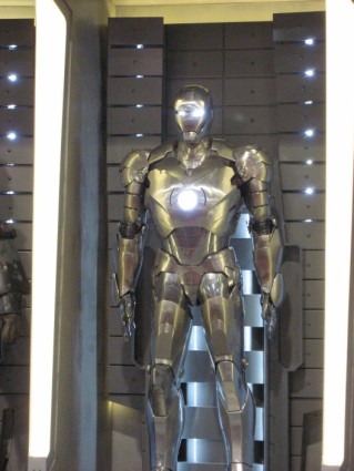 Comic-Con-Marvel-Original-Iron-Man-Costume-03 [x425]