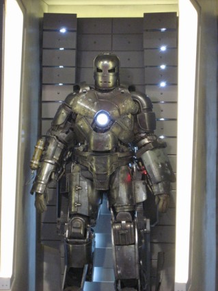 Comic-Con-Marvel-Original-Iron-Man-Costume-04 [x425]