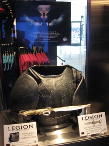 Comic-Con-Premiere-Props-Hardrock-Hotel 04 [x1200]