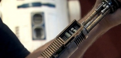 Returning-To-Jedi-Elstree-Props-Lightsaber-VideoCap-01 [x425]