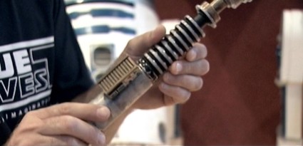 Returning-To-Jedi-Elstree-Props-Lightsaber-VideoCap-09 [x425]