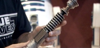 Returning-To-Jedi-Elstree-Props-Lightsaber-VideoCap-10 [x425]