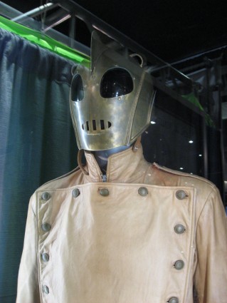 San-Diego-Comic-Con-Original-Disney-Rocketeer-Costume-02 [x425]