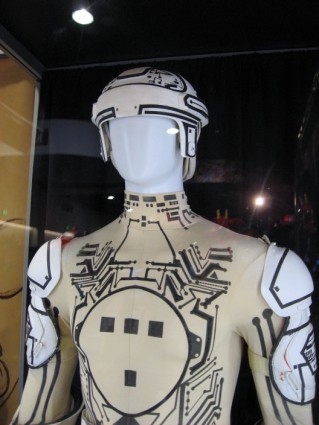 San-Diego-Comic-Con-Original-Disney-TRON-Costume-01 [x425]