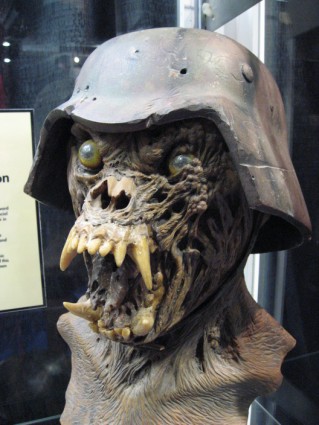 San-Diego-Comic-Con-Prop-Store-Of-London-Original-Prop-12 [x425]