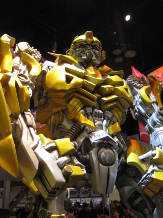 Transformers-Bumblebee-Robot-02 [x425]
