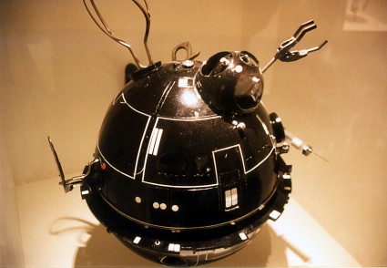 Art-of-Star-Wars-Exhibit-1995-Original-Prop-Blog-Torture-Droid [x425]