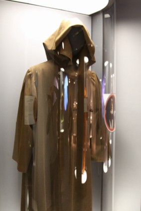 Original-Prop-Blog-Out-Of-This-World-Exhibit-2009-063 [x425]