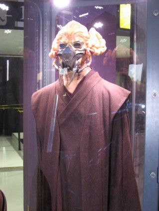 Original-Prop-Blog-Star-Wars-In-Concert-Costumes-Props-06 [x425]