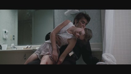 Heat-Blu-Ray-Disc-Screen-Capture-Blood-Natalie-Portman [x425]