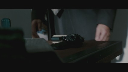 Heat-Blu-Ray-Disc-Screen-Capture-Colt-On-Dresser [x425]