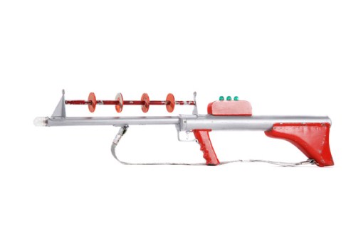 Profiles in History Offers Sneak Peak Preview of Movie Props Consigned to May 2010 Auction | profiles in history hero illuminating laser rifle lost in space x500