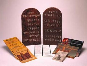 IMAGE-Ten-Commandments-Tablet-Movie-Prop-Juliens-2003x600