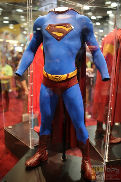 Comic-Con-Internation-2013-San-Diego-TV-Movie-Prop-Costume-Photos-High-Resolution-Original-Prop-Blog-News-01-RSJ