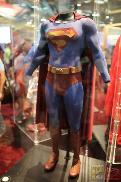 Comic-Con-Internation-2013-San-Diego-TV-Movie-Prop-Costume-Photos-High-Resolution-Original-Prop-Blog-News-01-RSJ