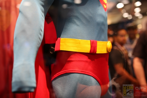 Comic-Con-Internation-2013-San-Diego-TV-Movie-Prop-Costume-Photos-High-Resolution-Original-Prop-Blog-News-01-RSJ