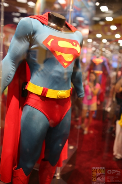 Comic-Con-Internation-2013-San-Diego-TV-Movie-Prop-Costume-Photos-High-Resolution-Original-Prop-Blog-News-01-RSJ