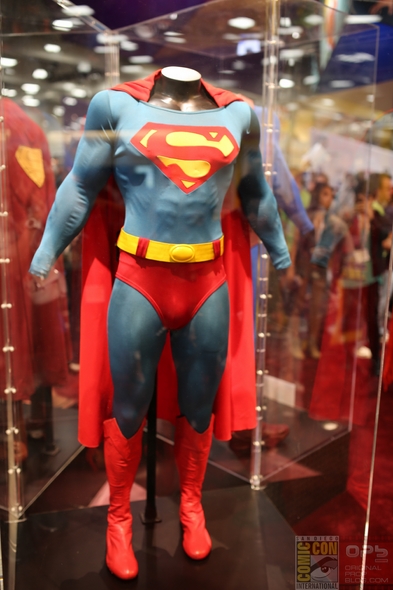 Comic-Con-Internation-2013-San-Diego-TV-Movie-Prop-Costume-Photos-High-Resolution-Original-Prop-Blog-News-01-RSJ