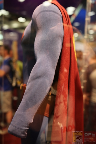 Comic-Con-Internation-2013-San-Diego-TV-Movie-Prop-Costume-Photos-High-Resolution-Original-Prop-Blog-News-01-RSJ