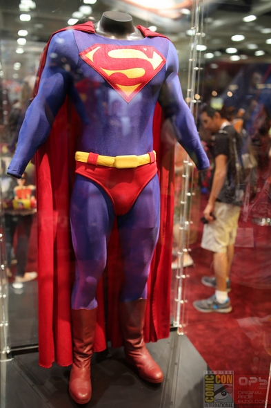 Comic-Con-Internation-2013-San-Diego-TV-Movie-Prop-Costume-Photos-High-Resolution-Original-Prop-Blog-News-01-RSJ