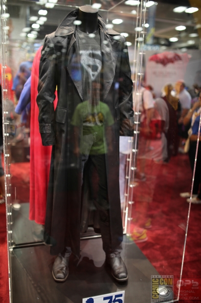 Comic-Con-Internation-2013-San-Diego-TV-Movie-Prop-Costume-Photos-High-Resolution-Original-Prop-Blog-News-01-RSJ