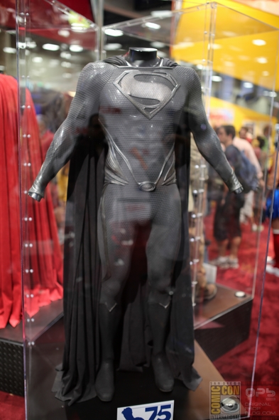 Comic-Con-Internation-2013-San-Diego-TV-Movie-Prop-Costume-Photos-High-Resolution-Original-Prop-Blog-News-01-RSJ