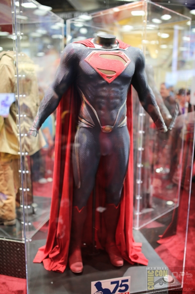 Comic-Con-Internation-2013-San-Diego-TV-Movie-Prop-Costume-Photos-High-Resolution-Original-Prop-Blog-News-01-RSJ