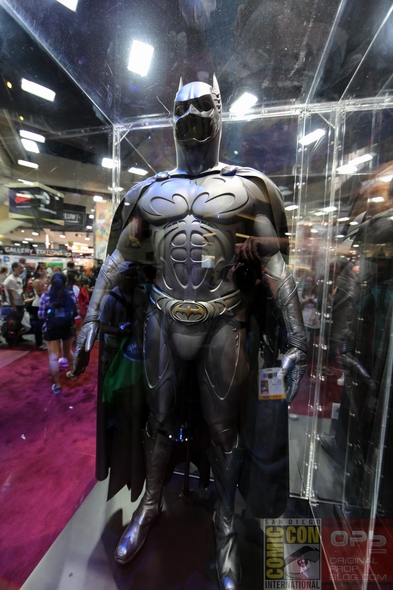 DC-Entertainment-DC-Comics-Batman-Movie-Costumes-Film-Props-Wardrobe-Comic-Con-San-Diego-001-RSJ
