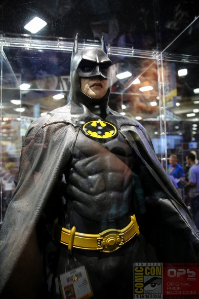 DC-Entertainment-DC-Comics-Batman-Movie-Costumes-Film-Props-Wardrobe-Comic-Con-San-Diego-001-RSJ