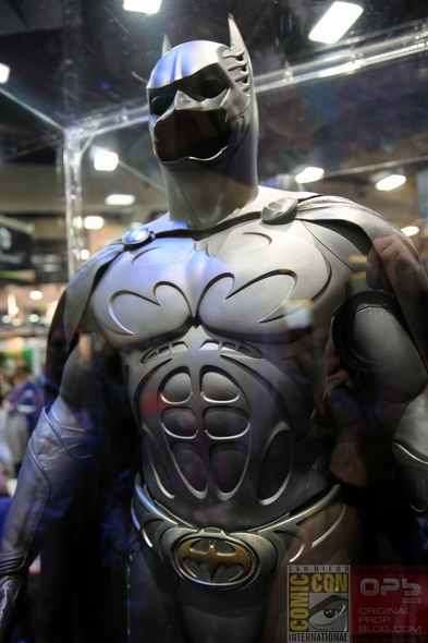 DC-Entertainment-DC-Comics-Batman-Movie-Costumes-Film-Props-Wardrobe-Comic-Con-San-Diego-001-RSJ