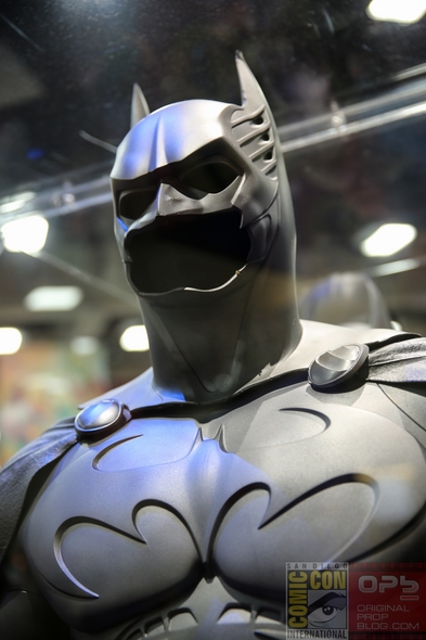 DC-Entertainment-DC-Comics-Batman-Movie-Costumes-Film-Props-Wardrobe-Comic-Con-San-Diego-001-RSJ