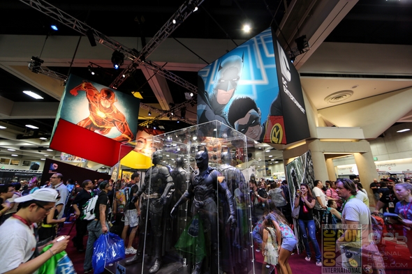 DC-Entertainment-DC-Comics-Batman-Movie-Costumes-Film-Props-Wardrobe-Comic-Con-San-Diego-001-RSJ