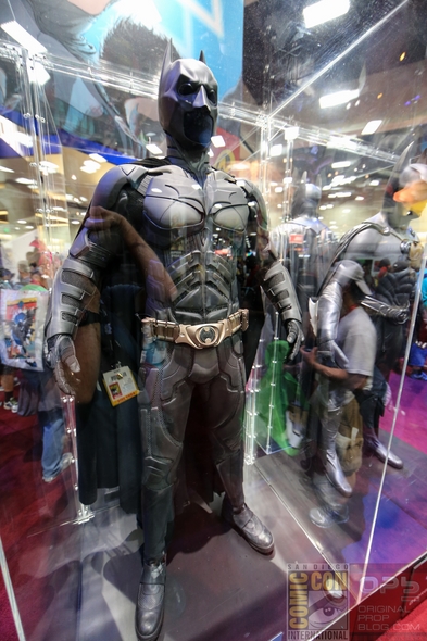 DC-Entertainment-DC-Comics-Batman-Movie-Costumes-Film-Props-Wardrobe-Comic-Con-San-Diego-001-RSJ